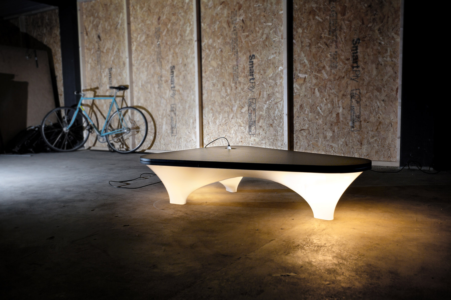Table design & lumineuse « Static Plastique Table »