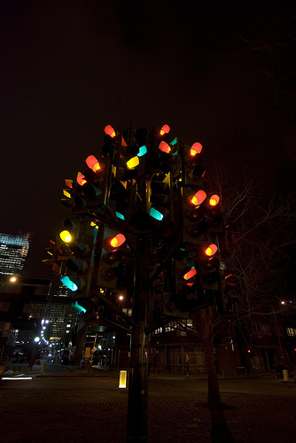 Traffic light tree, l’arbre aux feux tricolores de Pierre Vivant