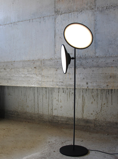 Nir Meiri design studio présente les lampes 2 Moons