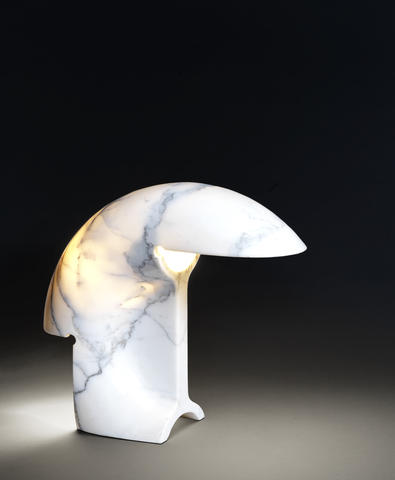 La lampe de table BIAGIO pour FLOS. Un incroyable travail d’artisans d’art.