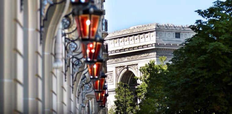 Petit détour par l’hôtel Royal Monceau, palace parisien décoré par Philippe Stark.