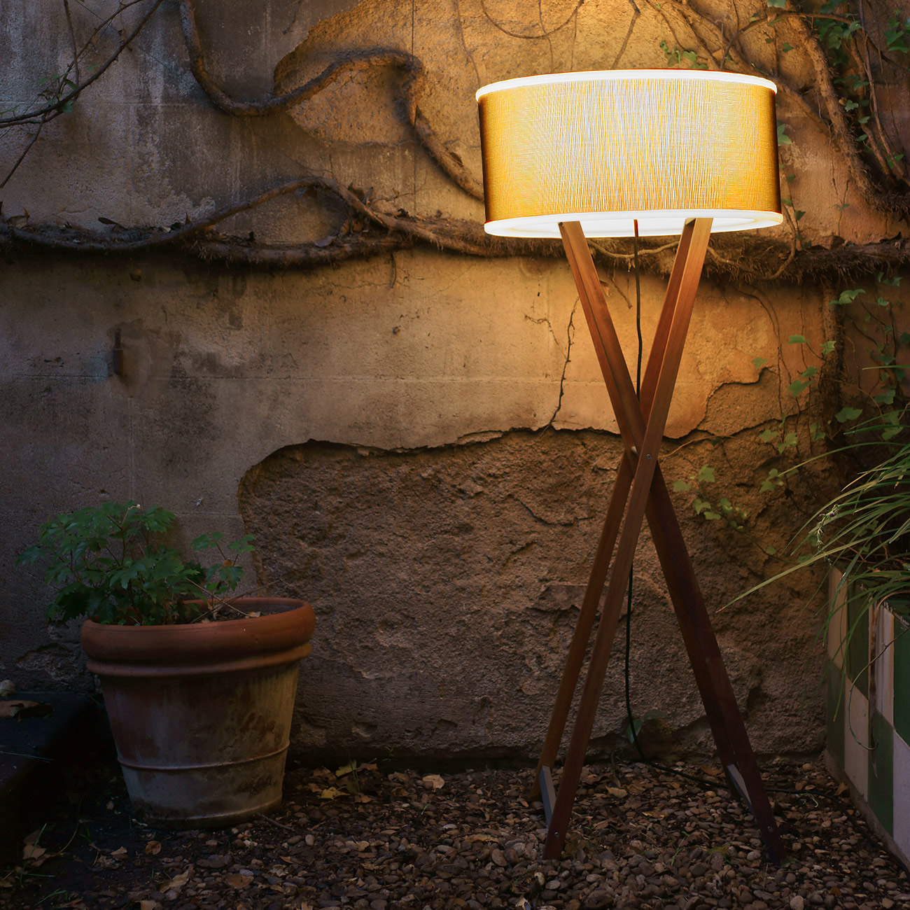 C’est le moment d’éclairer son extérieur, nous avons sélectionné 4 lampadaires de jardin contemporains!
