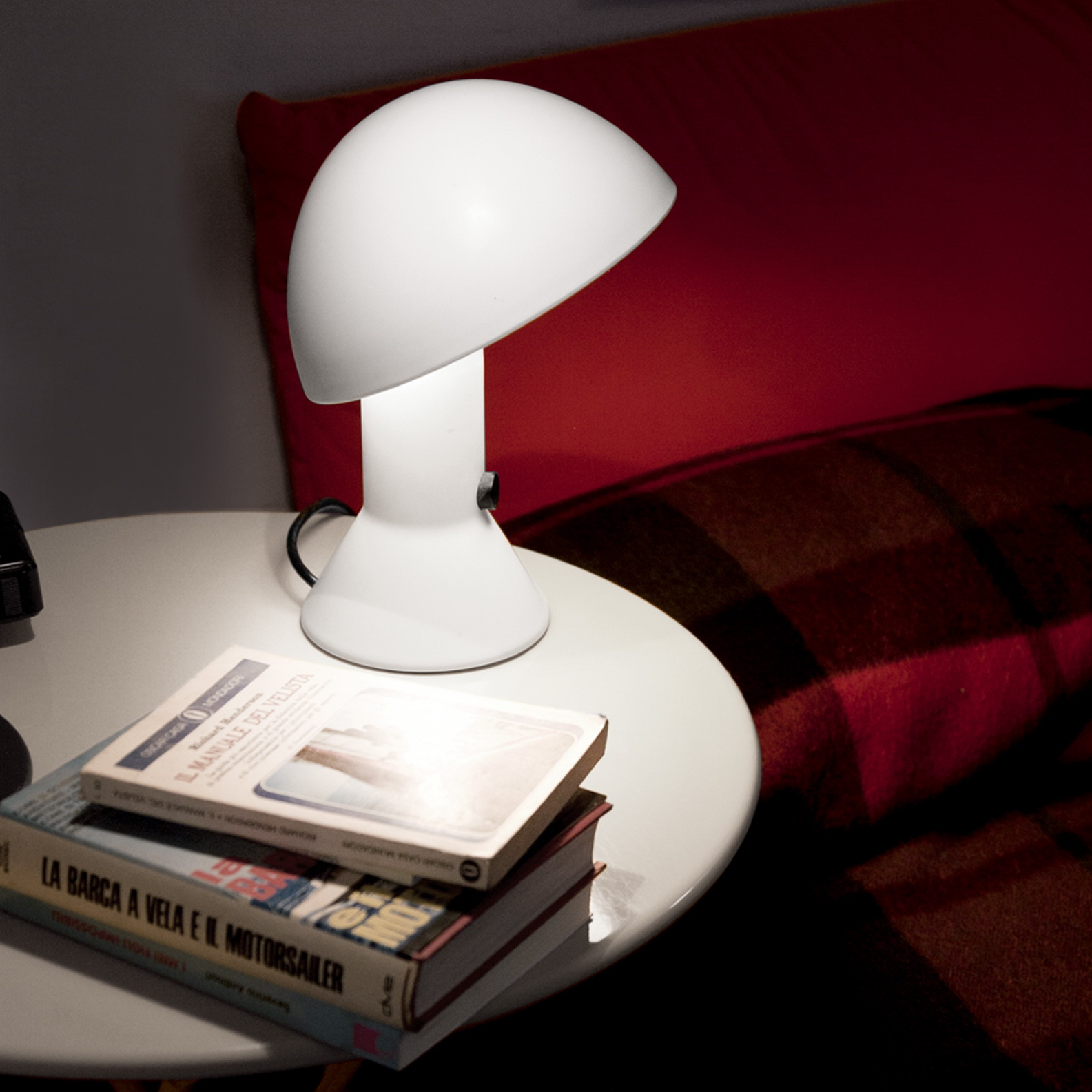 Une lampe de chevet design et intemporelle… la Elmetto de Martinelli Luce