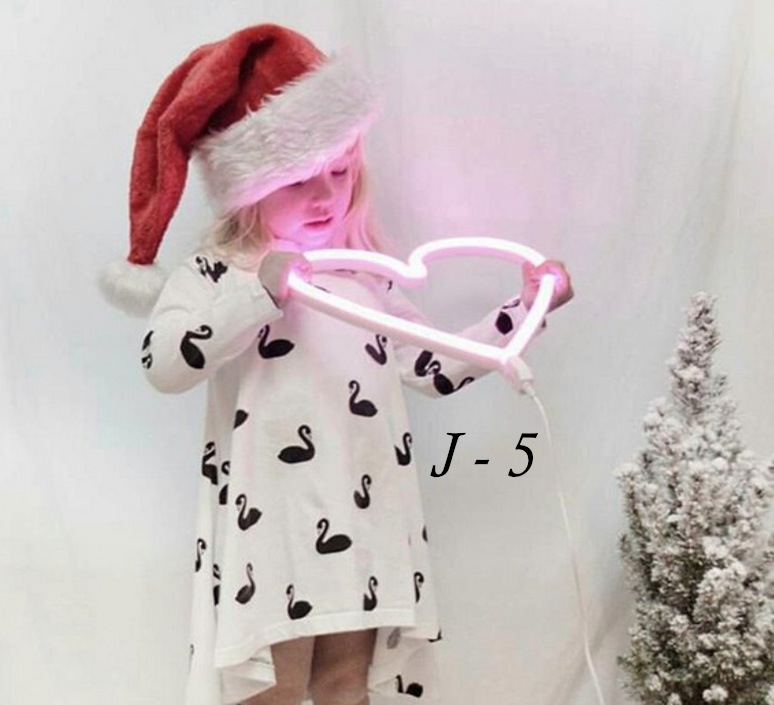 J-5 : Un Noël magique avec les luminaires de A Little Lovely Company…